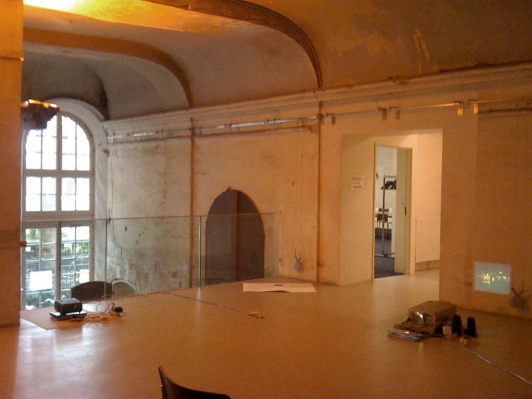 Disegni che sublimano in video. A Parigi residenza d’artista e mostra chez Dena Foundation per Matteo Fato, ecco le immagini