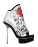 Nicholas Kirkwood per la Keith Haring 6 Avere Keith Haring ai piedi. La fantasia di un’accanita fan? No. Semplicemente le folli art-shoes di Nicholas Kirkwood