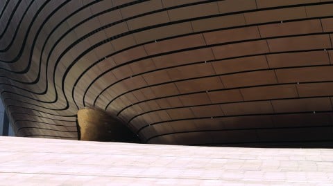 Ordos Museum MAD by Fang Gengis Khan ha la sua casa. Grandi masse e linee ipercontemporanee per il nuovo Ordos Museum di Mad Architects, in Mongolia