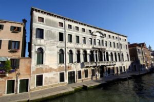 Lo spazio c’è, l’ambizione pure, i risultati si vedrà. A Venezia debutta la nuova stagione “ecumenica” di Palazzo Zenobio