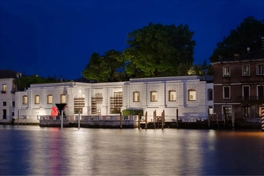 A Venezia il Cinema non oscura il Design. E alla Peggy Guggenheim Collection il tappeto rosso si srotola per l’Hangar Design Group