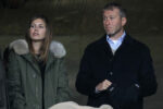 Roman Abramovich e Daria Zhukova Con la farfalla sul pube. Porno-gadget o copertina d’artista?