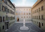 Siena Palazzo Salimbeni Banca Monte dei Paschi di Siena Succede da dieci anni, sempre uguale: le banche per un giorno aprono alle visite i loro palazzi. Quest’anno però c’è anche Artribune a farveli vedere