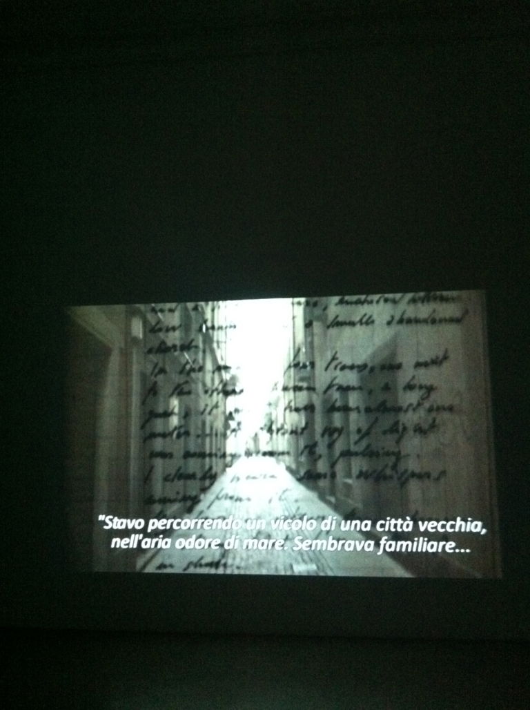 Storia di uno scienziato nel video di Eva Frapiccini Torino, si ricomincia. Una manciata di gallerie inaugurano all’unisono. Con ottima partecipazione di pubblico e buon livello di proposte artistiche