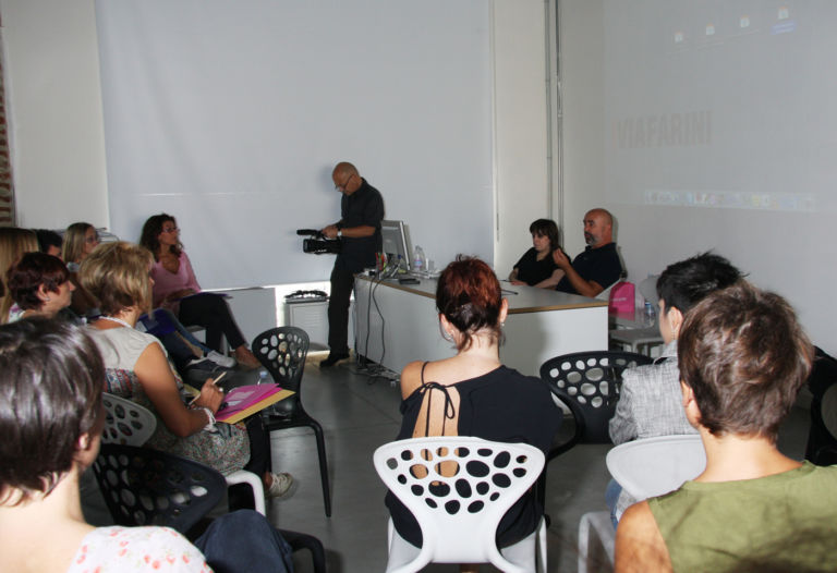 Un momento del workshop foto Alice Cattaneo 2 Senatore in cattedra. Ci siamo intrufolati al DOCVA, a Milano, con l’artista campana al lavoro con i dipendenti dell’azienda Biotronik. Ecco qualche foto