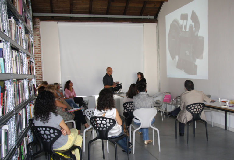 Un momento del workshop foto Alice Cattaneo 6 Senatore in cattedra. Ci siamo intrufolati al DOCVA, a Milano, con l’artista campana al lavoro con i dipendenti dell’azienda Biotronik. Ecco qualche foto