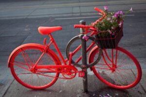 The Good Bike. A Toronto le biciclette abbandonate vivono una seconda vita. Grazie a una mano di colore…