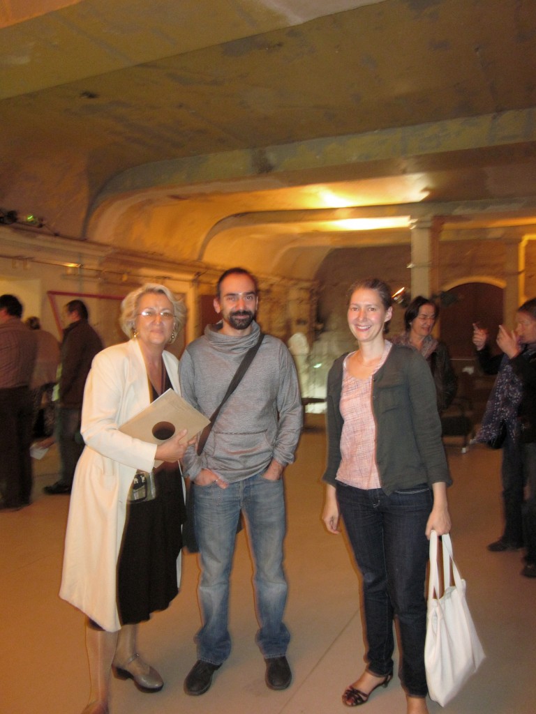 nella foto Matteo Fato Giuliana Setari Carusi Presidente Dena Foundation for Contemporary Art Marinane Lanavère Disegni che sublimano in video. A Parigi residenza d’artista e mostra chez Dena Foundation per Matteo Fato, ecco le immagini