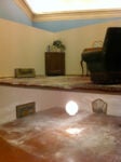Benny Chirco Soggiorno o notturno 1888 2011 particolare dellinstallazione courtesy A Palazzo Gallery photo Valentina Grandini1 Installazioni come dipinti. A Brescia