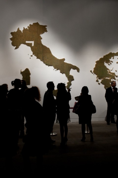 Biennale di Mosca 2 Obbiettivi puntati su Mosca: c’è la quarta edizione della Biennale, c’è una certa riscossa dell’Italia creativa. E ci sono le foto di Artribune…