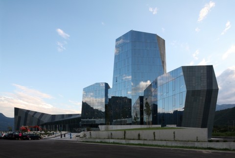 Cino Zucchi Headquarter Salewa Bolzano 4 Monumentale e dolomitico, sostenibile di nome e anche di fatto. È griffato Cino Zucchi il nuovo headquarter bolzanino di Salewa