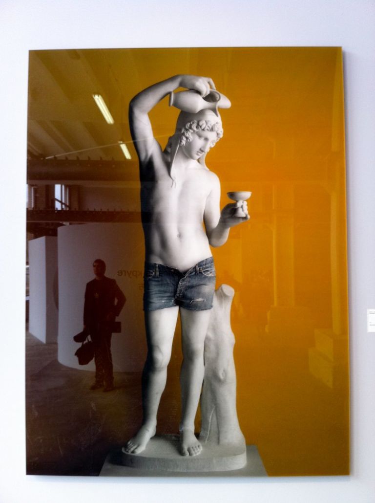 Elmgreen Dragset Thorvaldsen sculptures foto arterritory.com Obbiettivi puntati su Mosca: c’è la quarta edizione della Biennale, c’è una certa riscossa dell’Italia creativa. E ci sono le foto di Artribune…