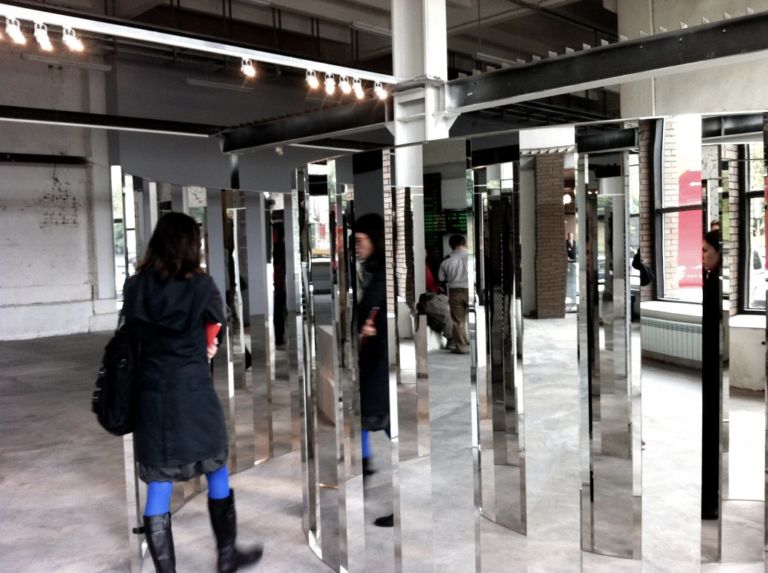 Jeppe Hein Spiral Labyrinth foto arterritory.com Obbiettivi puntati su Mosca: c’è la quarta edizione della Biennale, c’è una certa riscossa dell’Italia creativa. E ci sono le foto di Artribune…