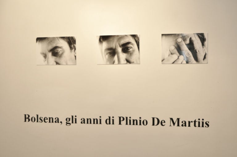 Mostra Gli anni di Plinio di Martiis 2 foto Fotovideolab di Riccardo Spinella Plinio de Martiis e la sua cerchia, la storia rivive a palazzo Cozza Caposavi, a Bolsena. Festa grande all’inaugurazione della mostra, ecco la fotogallery di Artribune