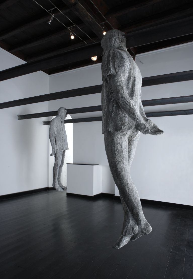 Paolo Grassino T. cemento e putrelle in ferro. Delloro Arte Contemporanea Roma 2011.3 T come tragedia