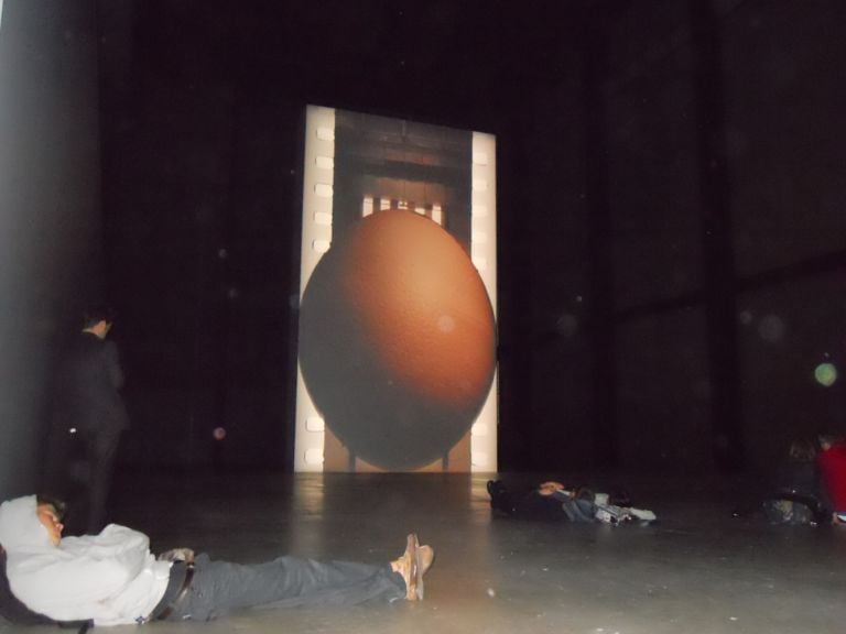 Tacita Dean – Film Turbine Hall Tate Modern 21 London Updates: cinematografo Tate. Ecco a voi le nostre foto del Film sui film di Tacita Dean alla Turbine Hall