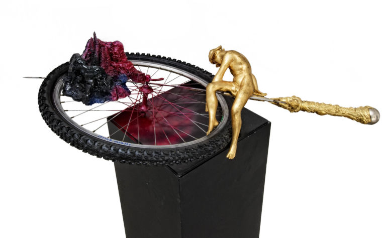 Vettor Pisani La ruota del destino scultura 2008 Una storia “padana”. Dopo Alessandria e Bergamo, la galleria Studio Vigato apre le terza sede a Milano. Cerimoniere Vettor Pisani