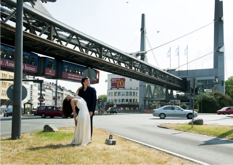 Wim Wenders Pina Wim e Pina. Ancora pochi giorni per assistere alla prima del nuovo film di Wenders dedicato alla regina del teatro-danza. Intanto, una clip come assaggio