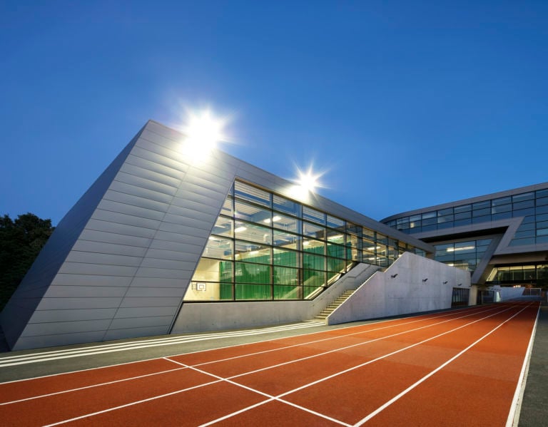 Zaha Hadid Evelyn Grace Academy Brixton foto Luke Hayes6 Zaha bis! Non ce n’è per nessuno, la regina è lei: per il secondo anno di fila la Hadid trionfa allo Stirling Prize