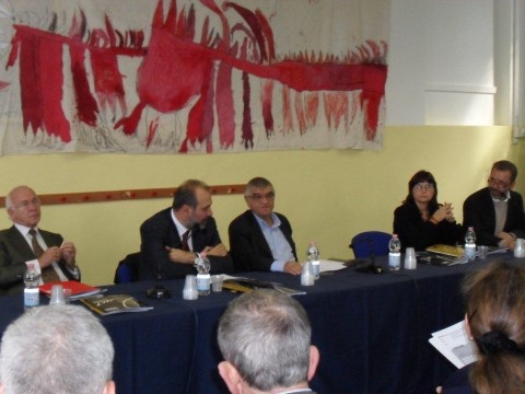 da sx Ugo Perone assessore alla Cultura e Turismo Provincia di Torino Maurizio Braccialarghe aasessore alla Cultura L’autunno da vertigini di ContemporaryArt Torino+Piemonte, che annuncia l’allargamento a Genova. Mentre da Lione arriva in prestito una Luce d’Artista