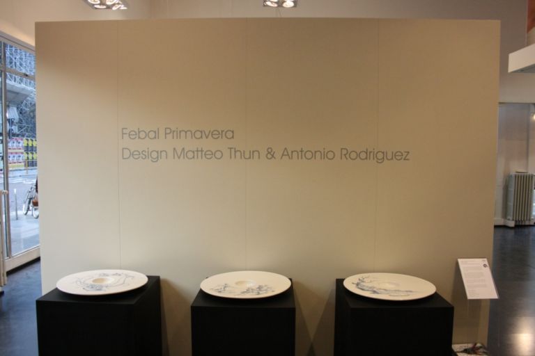 le ceramiche di Vanni Cuoghi da Febal Milano Design Weekend: il design incontra l’arte? A Brera va in scena un dialogo… per voce sola! Almeno c’è la foto-visita guidata di Artribune