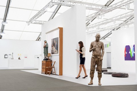 white cube Frieze Art Fair: sterline e pupazzi