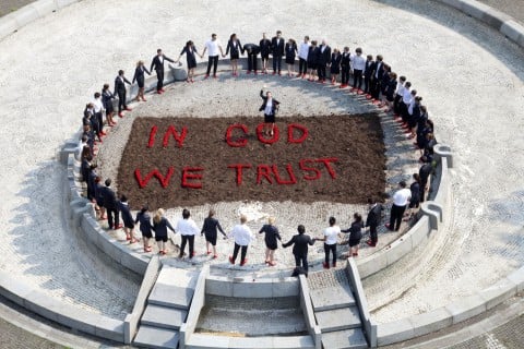 12 Marta Jovanovic In God We Trust mostra Lumina Terrae Luci d’artista. In versione salentina