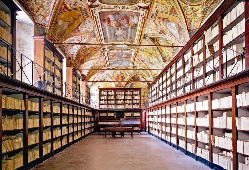 A Napoli scoperto un affresco nascosto dietro un muro dell’Archivio di Stato