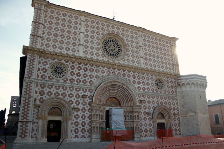 Basilica di Santa Maria di Collemaggio Restauri 1 Vi ricordate la Basilica di Collemaggio, il drammatico simbolo del sisma dell’Aquila? Sta rinascendo dai restauri, e ora si apre all’arte contemporanea