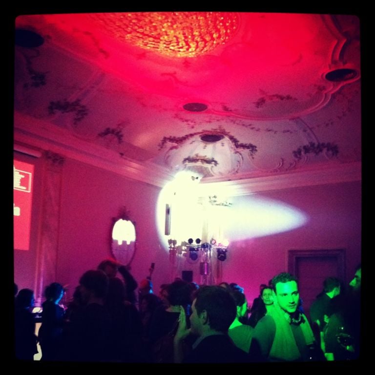 Biennale party a Ca’ Giustinian 3 E dopo il trionfo, si festeggia: Cà Giustinian si fa disco-bar per il Biennale-party con Curiger, Gioni, Bonami. Artribune fa il paparazzo…