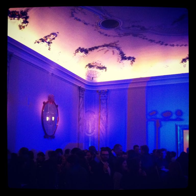 Biennale party a Ca’ Giustinian 6 E dopo il trionfo, si festeggia: Cà Giustinian si fa disco-bar per il Biennale-party con Curiger, Gioni, Bonami. Artribune fa il paparazzo…