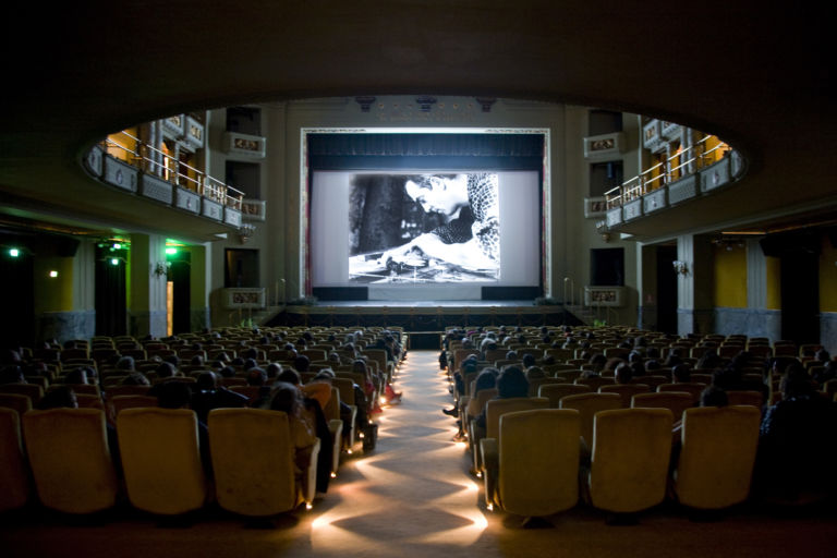 Cinema Odeon la sala durante la proiezione di Tinguely 1 Va ad Alterazioni Video il Premio Lo schermo dell’arte Film Festival 2011. Oggi al Cinema Odeon di Firenze la serata conclusiva