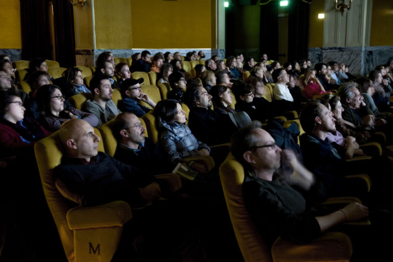 Cinema Odeon la sala durante la proiezione di Tinguely 2 Va ad Alterazioni Video il Premio Lo schermo dell’arte Film Festival 2011. Oggi al Cinema Odeon di Firenze la serata conclusiva