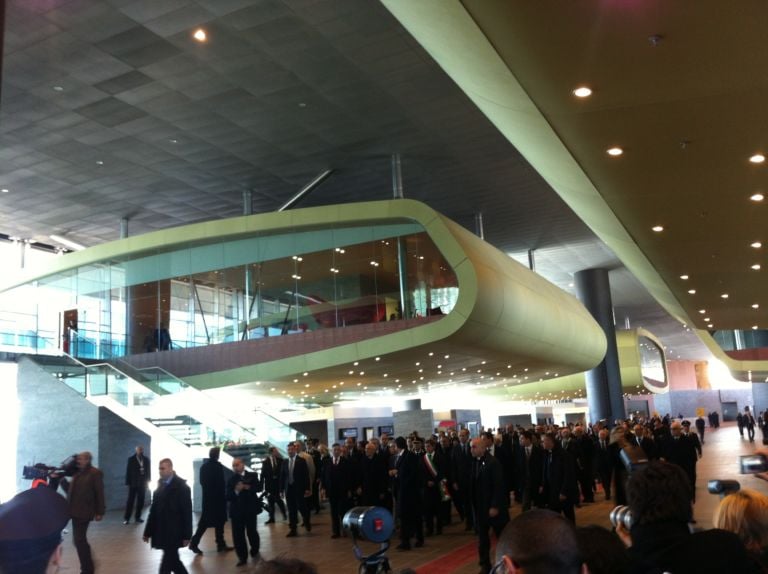 Inaugurazione Stazione Tiburtina Roma 5 Scatto da Alta Velocità, inaugurata a Roma la nuova Stazione Tiburtina (ma tutto quel che c'è intorno rimane come prima, nonostante le promesse). Ecco tutte le foto di edificio & opening