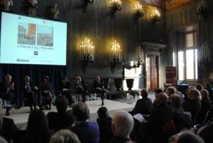 Creativa o cretina? Cos’è l’Italia? A Palazzo Reale di Torino oltre quattrocento foto della Magnum ritraggono L’Italia e gli italiani, ecco il nostro foto-report…