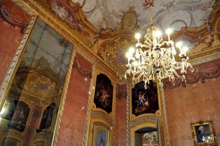 Palazzina di Caccia di Stupinigi SALA DA PRANZO Insomma, che sfarzo questi Savoia. Riapre la Palazzina di Caccia di Stupinigi, e noi ve la facciamo vedere. Certo, che avventure per raggiungerla…