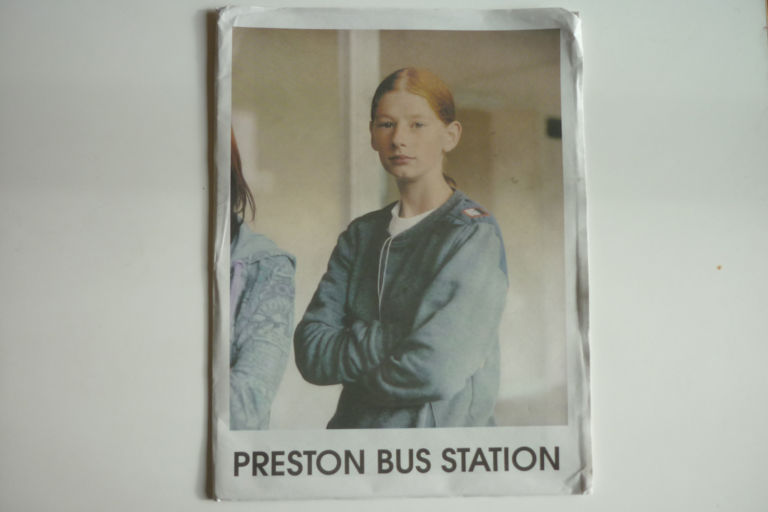 Preston BusStation photo Elias Redstone Una biblioteca carica di… fanzine di architettura
