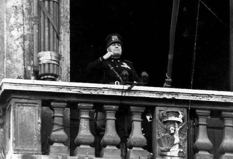 balcone mussolini La Biasa di Piazza Venezia. Biblioteca old fashion