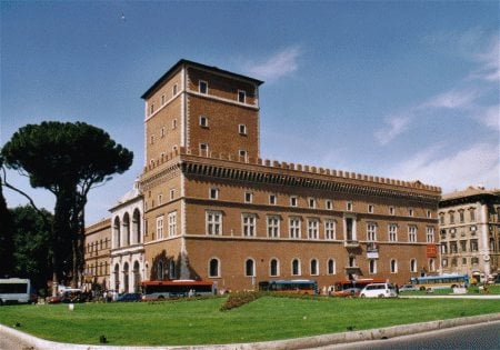 La Biasa di Piazza Venezia. Biblioteca old fashion