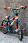 bmx L’invasione dell’uncinetto. Una nota stilista innamorata del colore, una giovane creativa pazza del tricot… E a Milano è subito feeling