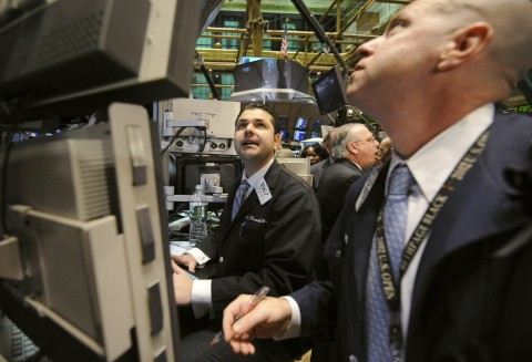 borsa italiana1 Un punto e mezzo di PIL. Basta limitare le soprintendenze