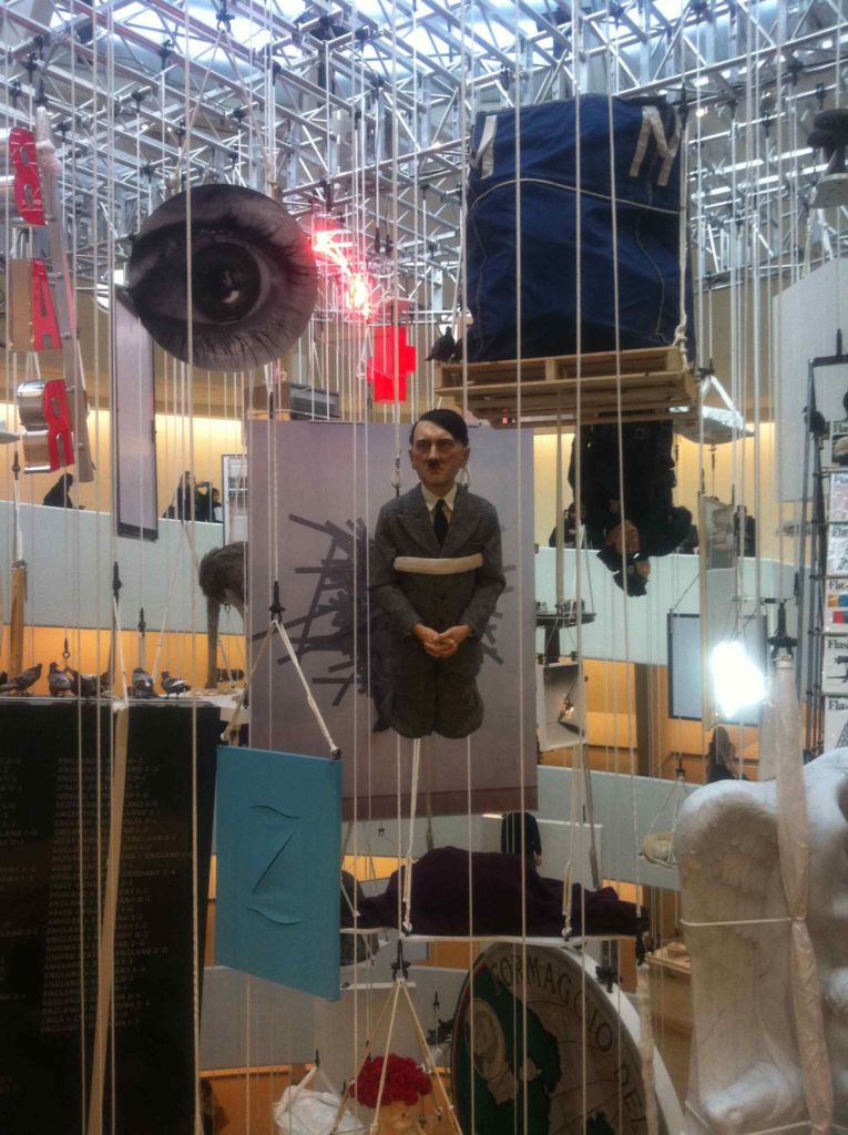 Tutto Cattelan “steso” al Guggenheim. Il Maurizio nazionale celebrato a New York con una grande (l’ultima?) mostra antologica. E Artribune ve la fa vedere subito subito…