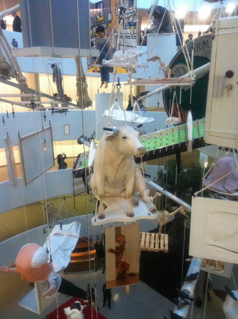 cattelan ny6 Tutto Cattelan “steso” al Guggenheim. Il Maurizio nazionale celebrato a New York con una grande (l’ultima?) mostra antologica. E Artribune ve la fa vedere subito subito…