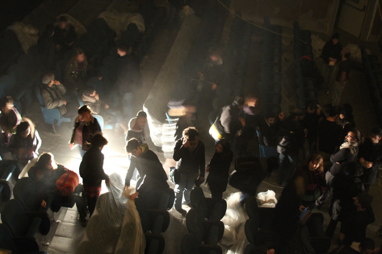 cinema ex arcobaleno Occupy Bologna. La dotta tornerà underground? Intanto parte il braccio di ferro tra gli attivisti e l’amministrazione comunale che ordina gli sgomberi degli spazi occupati