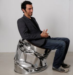 Offrire un letto ai viandanti. Video-blitz nella Casa Atelier di Museion a Bolzano, con gli arredi design mobile griffati Harry Thaler