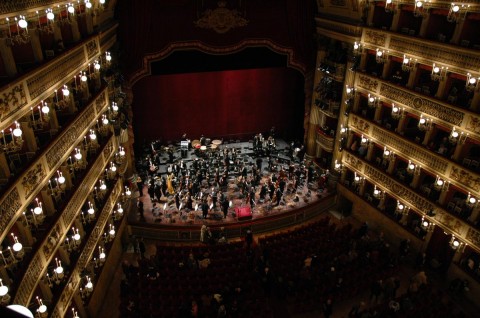 teatro S Carlo L’Italia dei donatori. Più o meno interessati