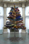2001 Yinka Shonibare Ma che Natale è, senza il Tate Christmas Tree? Niente, i lavori al museo (o la crisi?) bloccano anche quello. E noi allora addobbiamo quelli degli anni passati