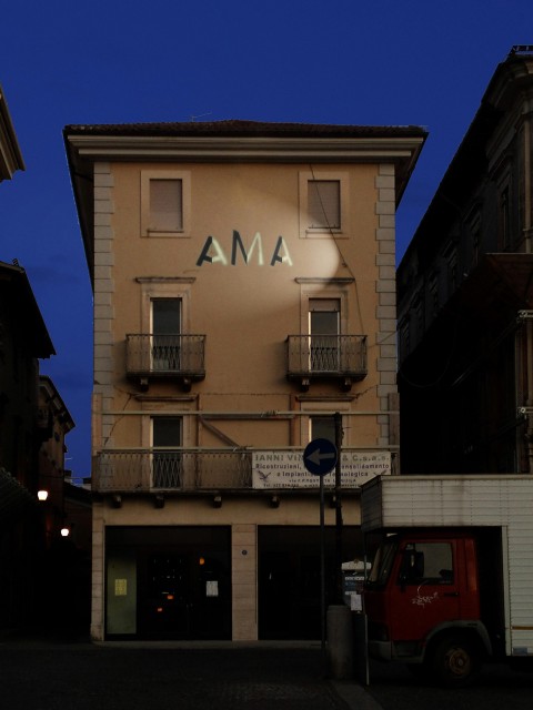 44 Re Place 2, L’Aquila: illuminazione e riemersione