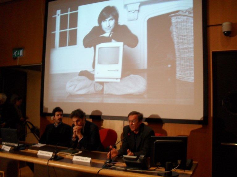 Conferenza stampa Photo Claudia Giraud 4 Preferisco Microsoft, ma glorifico Apple. La Steve Jobs collection di Mr BasicNet Marco Boglione va in mostra a Torino (in attesa di farne un Museo?)