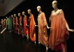 Elizabeth Taylor Christie’s New York 4 Signore in visibilio per abiti e accessori di Liz Taylor, 100% di venduto per le ultime aste newyorkesi dedicate da Christie’s alla diva